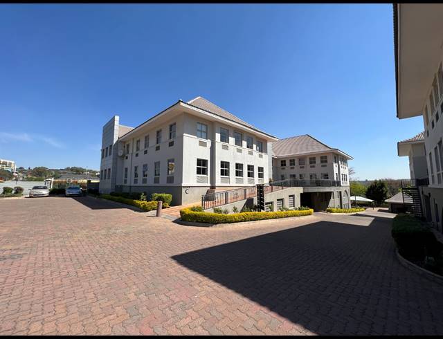 138M² OFFICE TO LET IN HYDE PARK